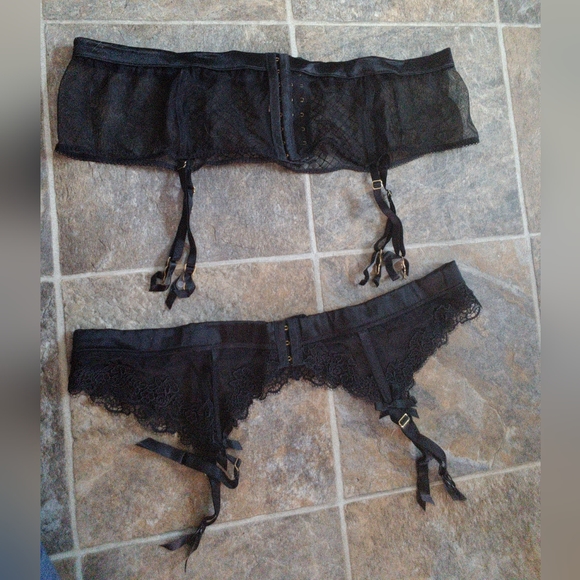 Bundle of 2 Lane Bryant Cacique Garter Lingerie - Picture 2 of 3